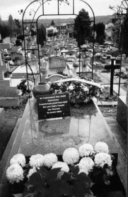   TOMBE du Commandant Paul BAZIN
en 2005 